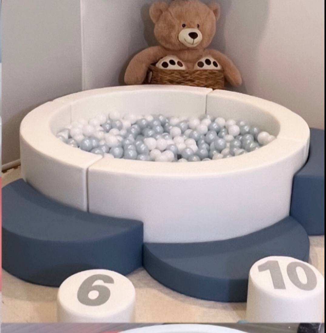 Circle Ball Pit with Steps