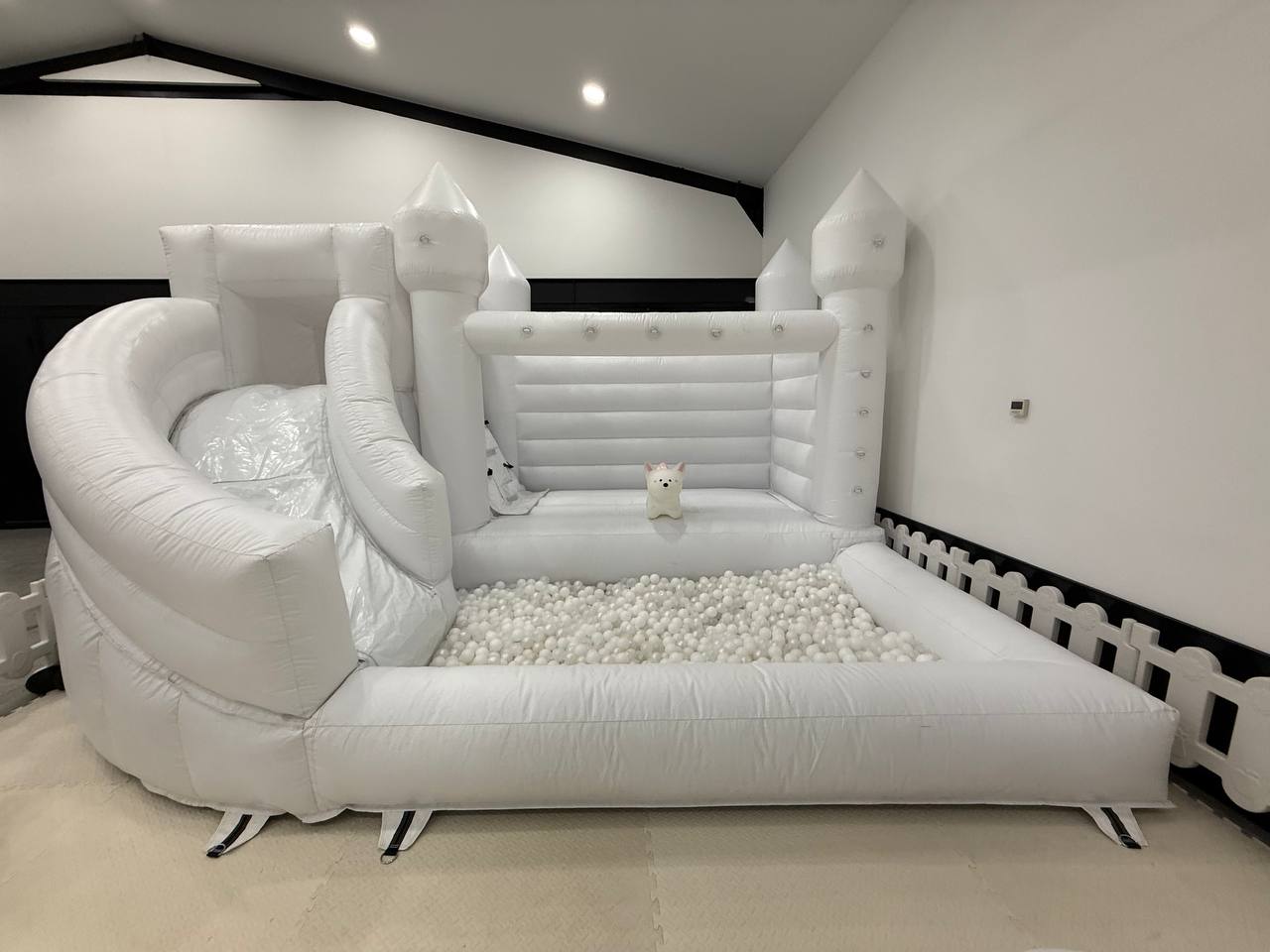 Jumping Castle 5 × 4 m with Slide and Ball Pit